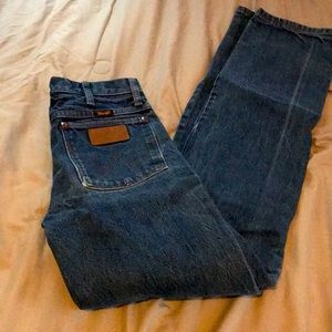 24/34 wrangler jeans